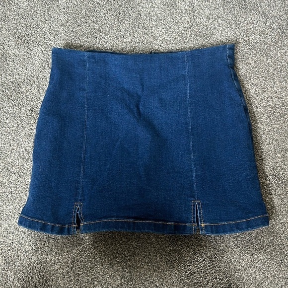 Jean Skort - Picture 1 of 2